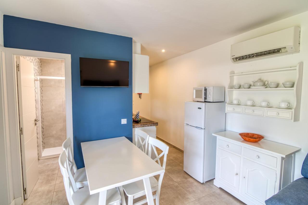 Apartamentos Las Golondrinas Cala'N Bosch  Exterior photo