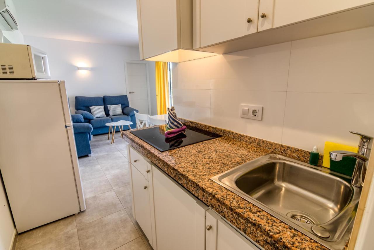 Apartamentos Las Golondrinas Cala'N Bosch  Exterior photo